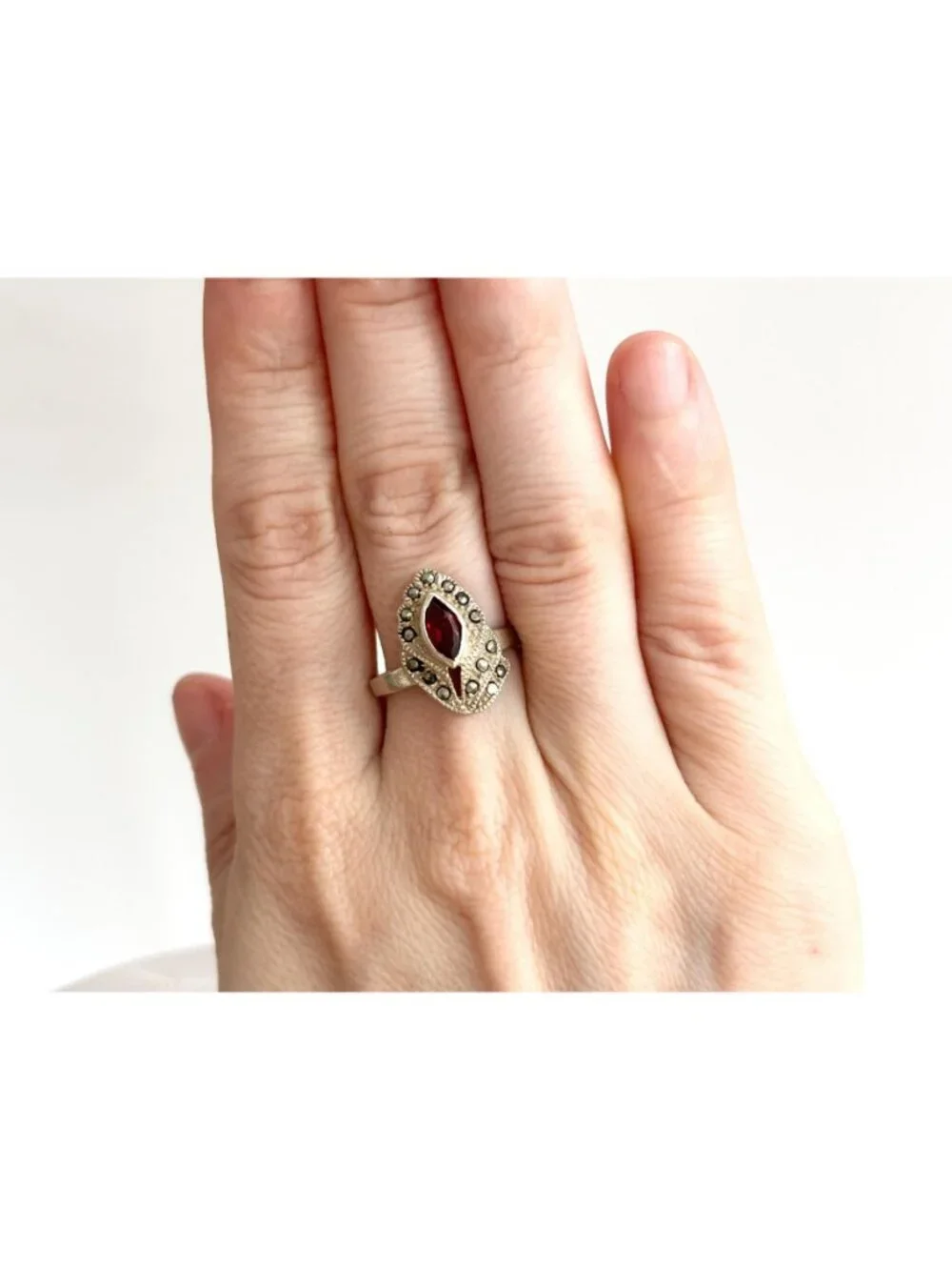Art Deco Floral Garnet & Marcasite Sterling Silver 925 Vintage Ring - sz 7.5